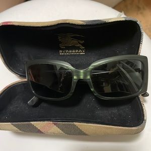 Burberry sunglasses, green square.